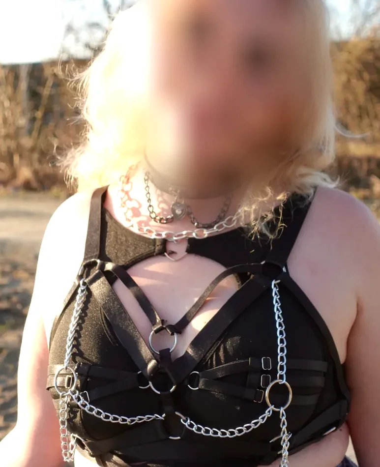 Cara, 24