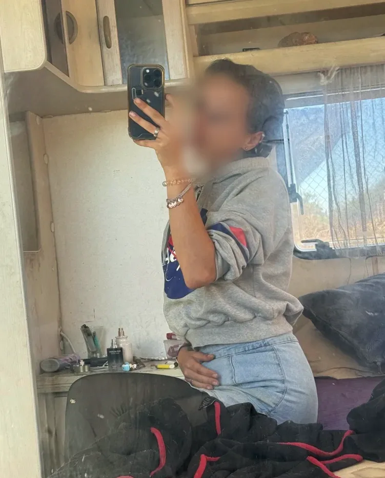 Kira, 24