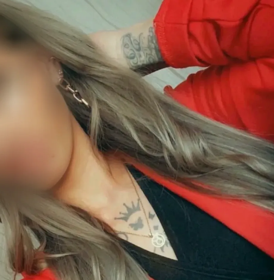 Lara, 32