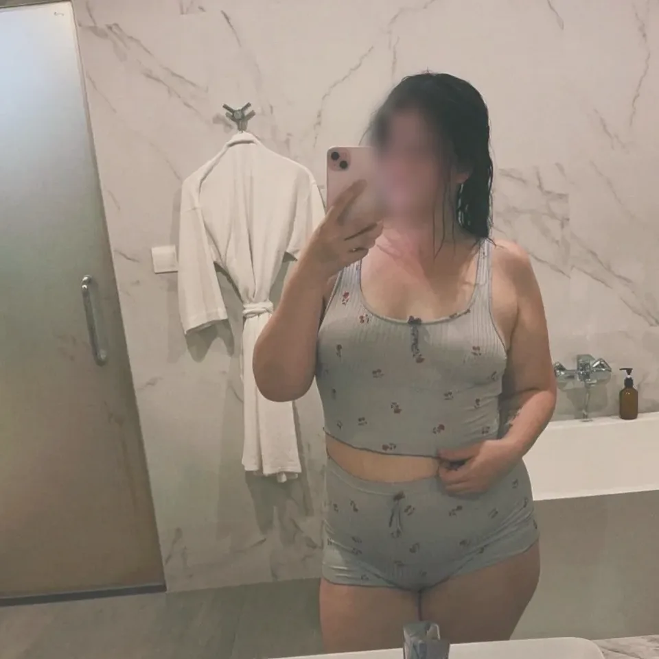 Paula, 27