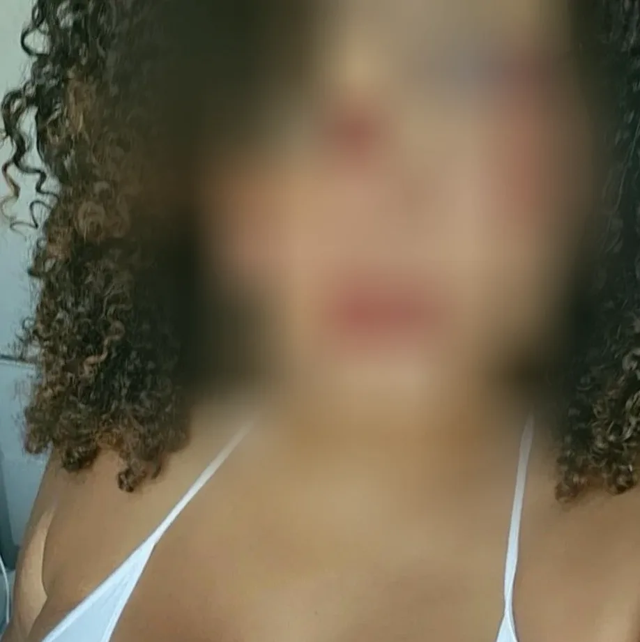 Sabrina, 33